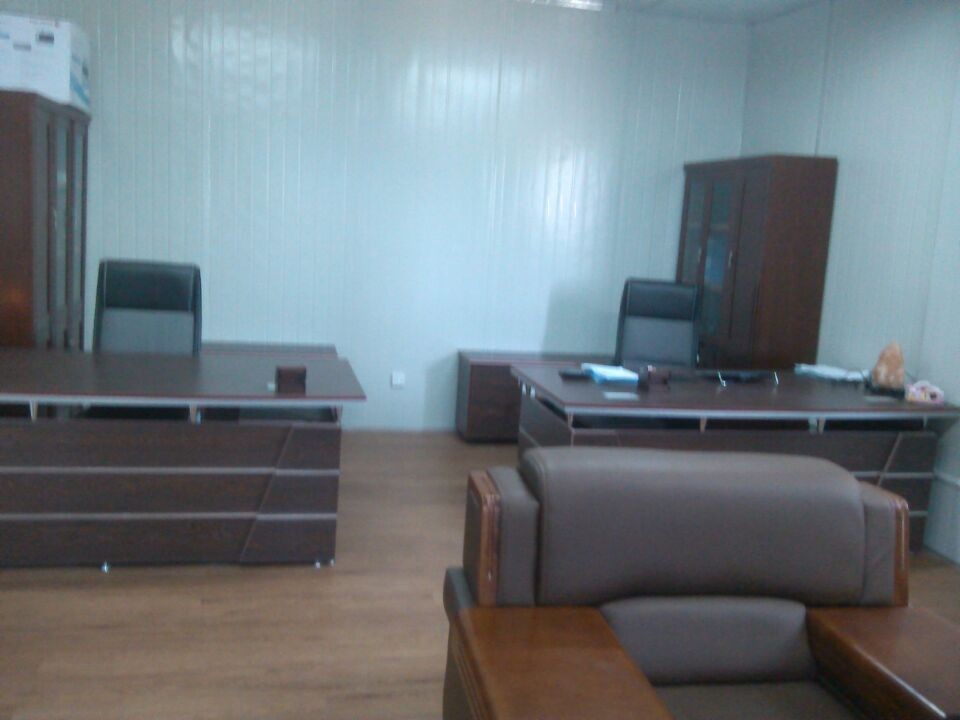 �����k����